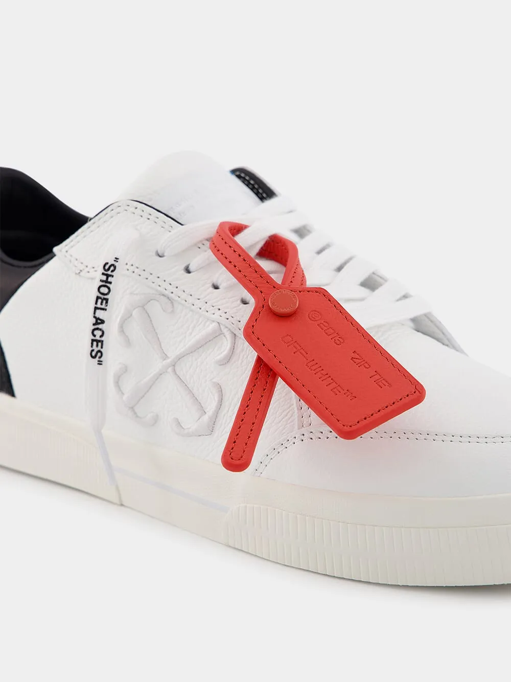 Contrasting-Tag Leather Sneakers