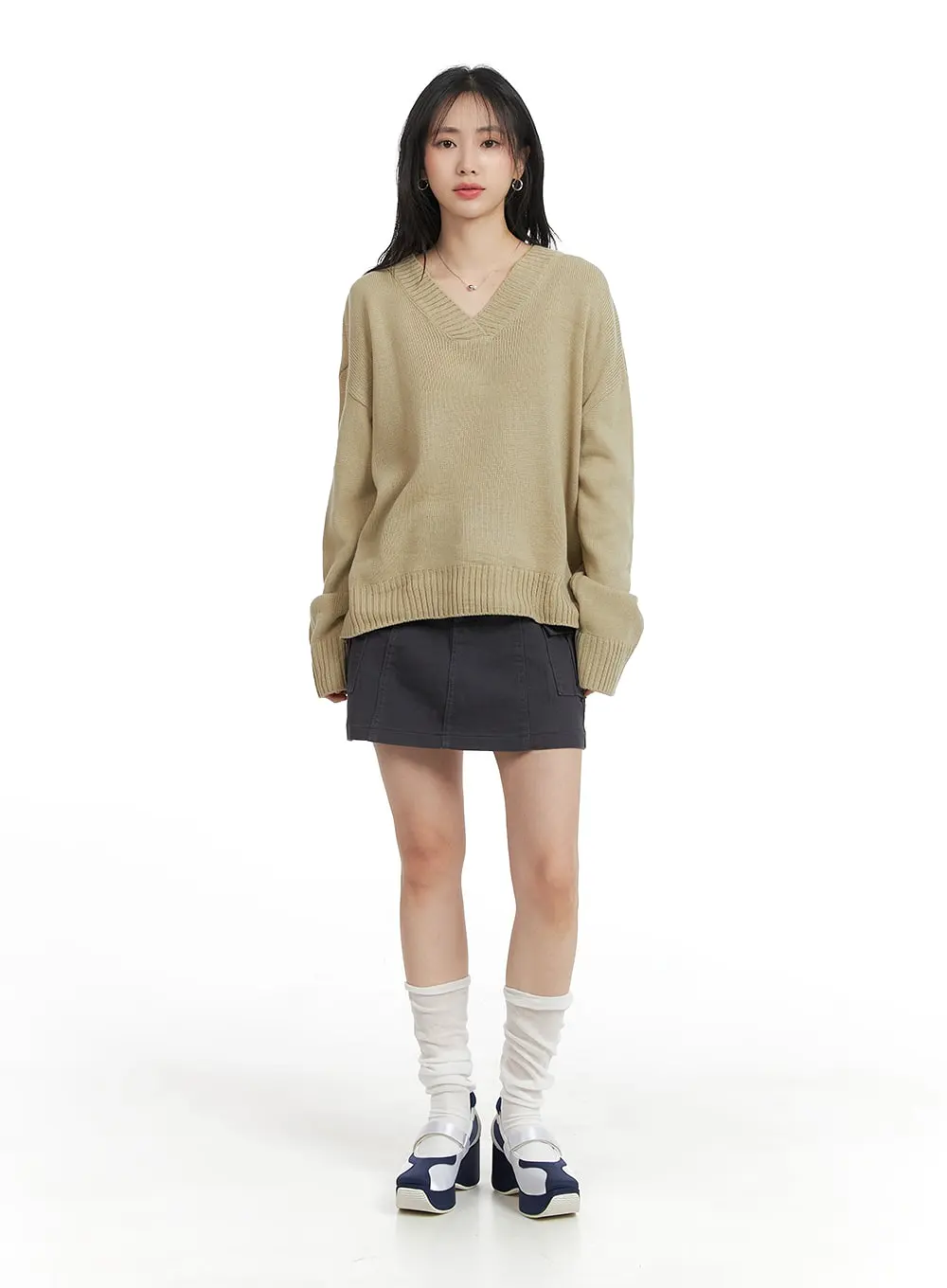 Cozy V-Neck Wool Sweater OM408