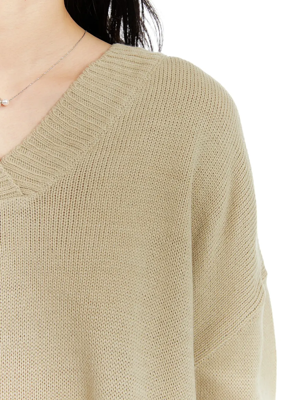 Cozy V-Neck Wool Sweater OM408