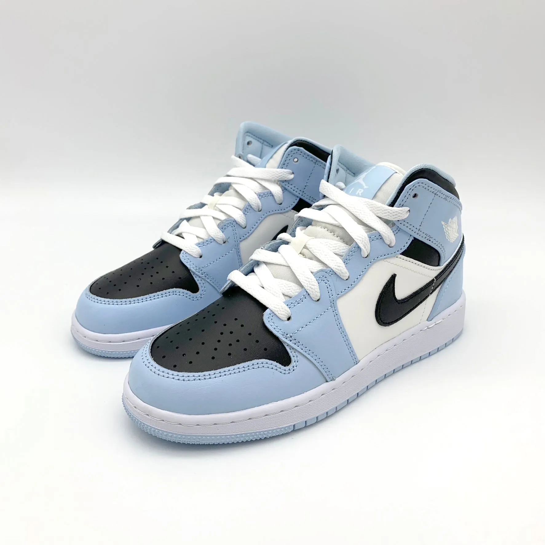 Jordan 1 Mid Ice Blue