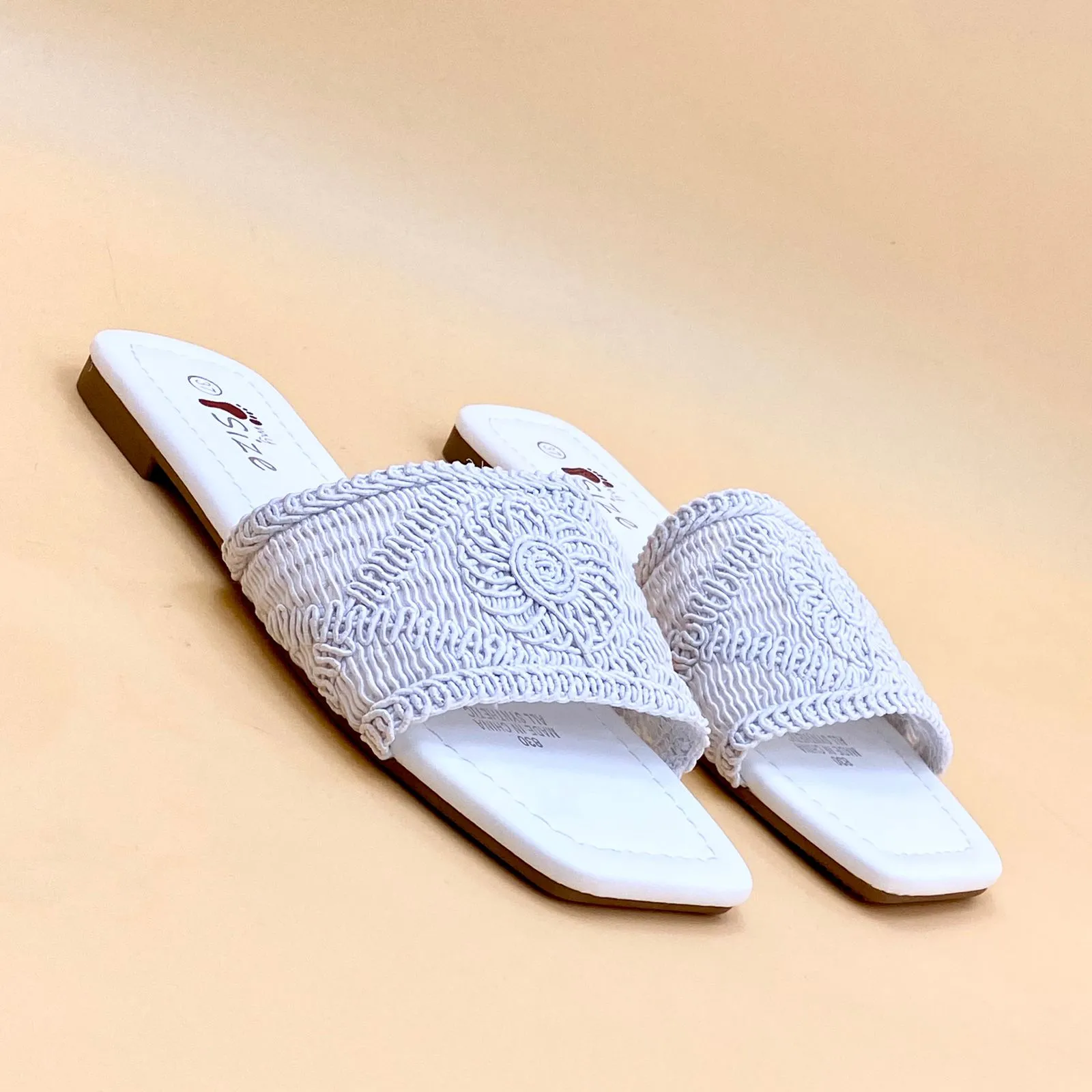 NEW , WOMEN SLIPPERS S6