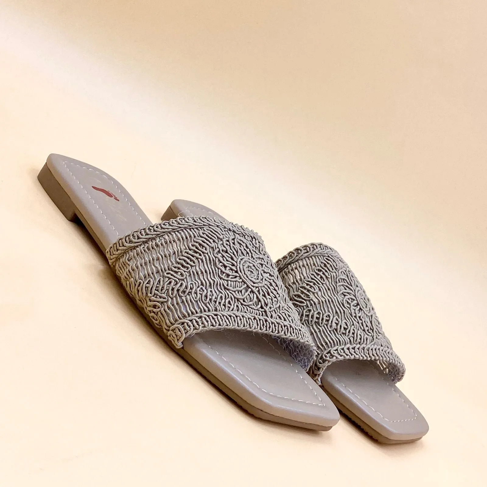 NEW , WOMEN SLIPPERS S6