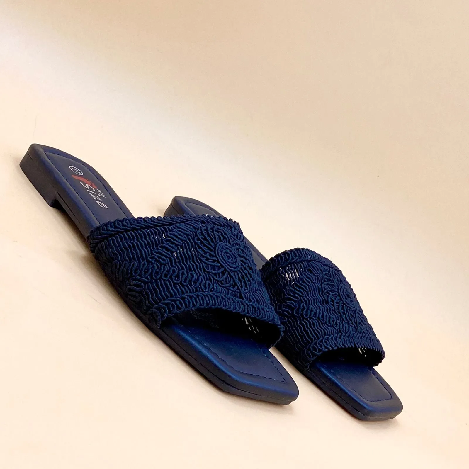 NEW , WOMEN SLIPPERS S6