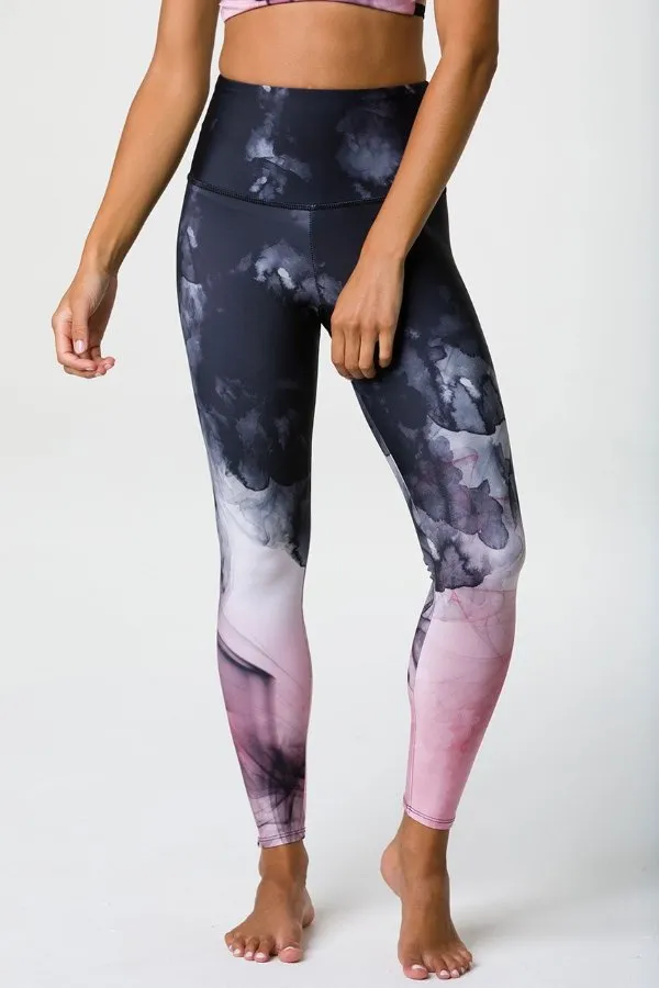 ONZIE // HIGH RISE GRAPHIC LEGGING - SMOKEY