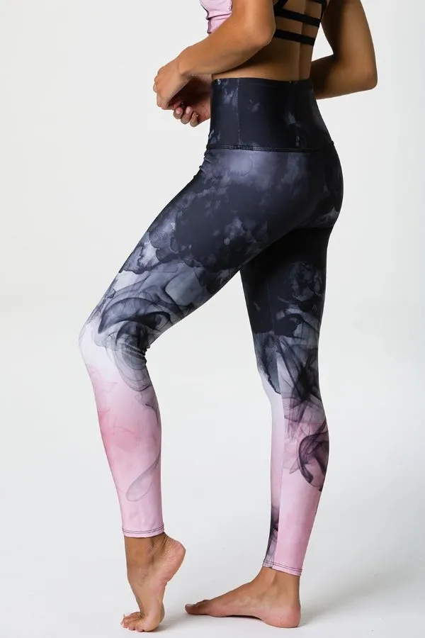 ONZIE // HIGH RISE GRAPHIC LEGGING - SMOKEY